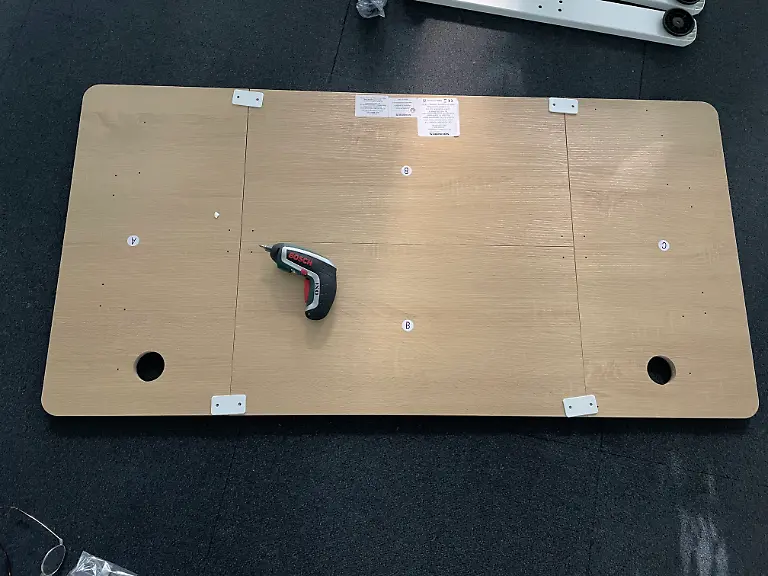 Höhenverstellbarer Schreibtisch Songmics Platte vier Einzelteile.jpg